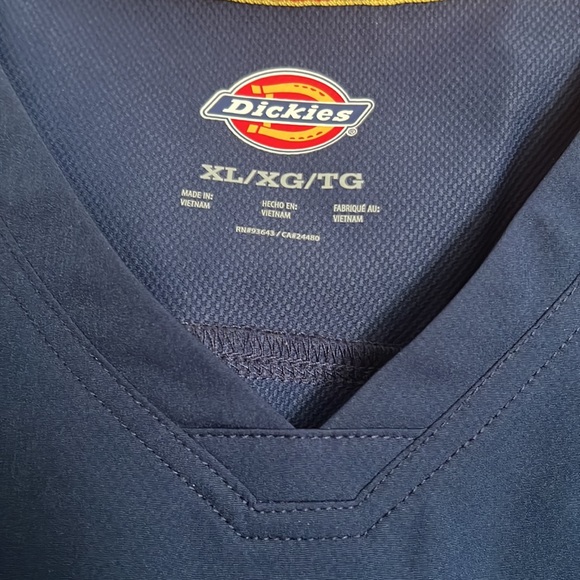 Dickies scrub top - Picture 2 of 3